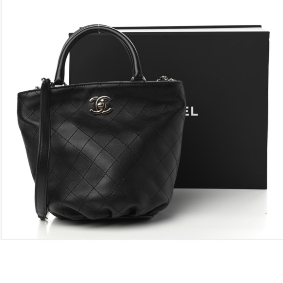 Authentic Chanel Cross body bucket Bag - Picture 12 of 14